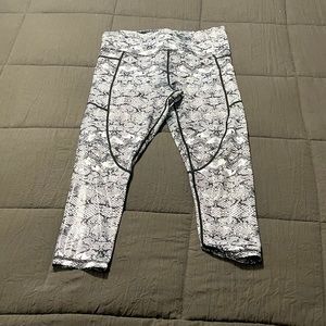 Women’s Zyia activewear crop leggings